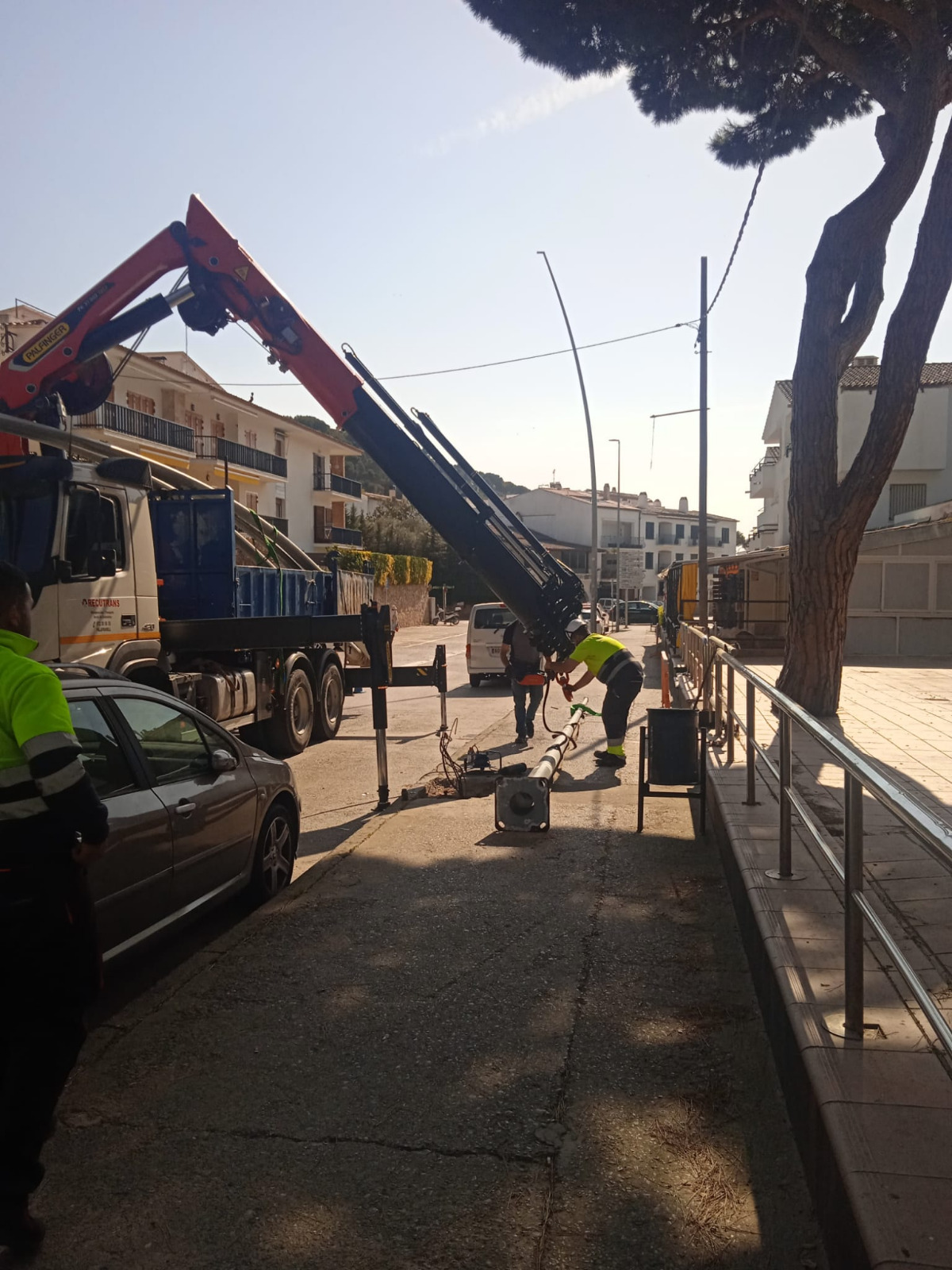 Substitució llums Tamariu, Àrea de Serveis Municipals, Ajuntament de Palafrugell