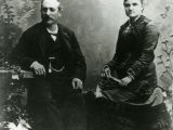 Irene Rocas i Joan Bassa es van casar l'any 1881. La seva primera foto com a parella, se la varen fer a casa del retratista, en aquest cas a Barcelona, segurament abans d'embarcar-se en el seu llarg viatge de noces cap a Amèrica, on el seu marit hi tenia 